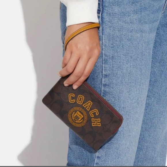 (Coach) Buttercup Corner Zip Wristlet - NEW WITH TAGS! - Picture 6 of 9